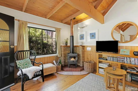 Romantic Tricklebeck Spa Cottage - Accommodation Newcastle 1