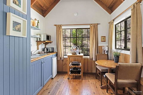 Romantic Tricklebeck Spa Cottage - Accommodation Newcastle 3