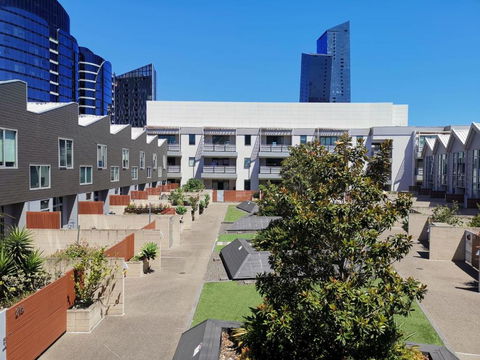 Room With King-size Bed Close To Melbourne CBD & Southern Cross Station - Accommodation Newcastle 3