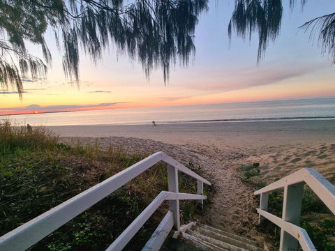 Rosalynda- Luxury Beachfront 3 BR Townhouse - Accommodation Newcastle 0