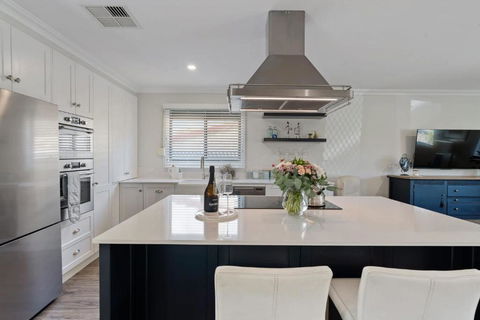 Rose Cottage 3B Hutchinson St Goolwa - Linen Included - Accommodation Newcastle 0