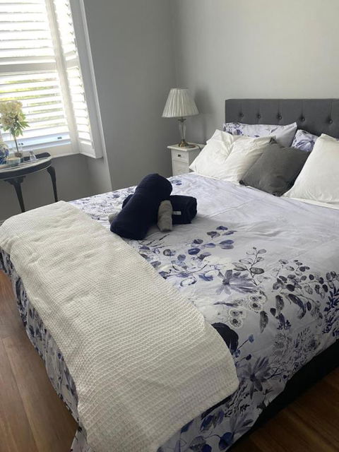 Rose Gold Cottage - Accommodation Newcastle 0