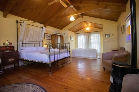 Rose Petal Cottage - Accommodation Newcastle 0