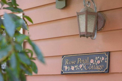 Rose Petal Cottage - Accommodation Newcastle 1