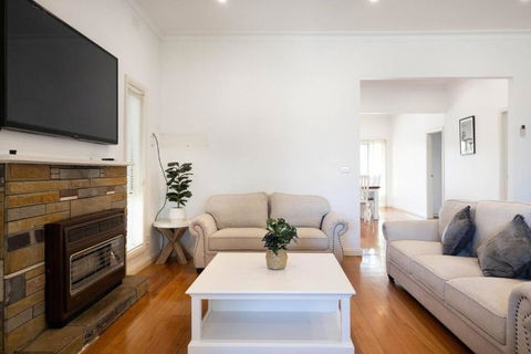Rosebud Reset - A Beachside Group Getaway - Accommodation Newcastle 1