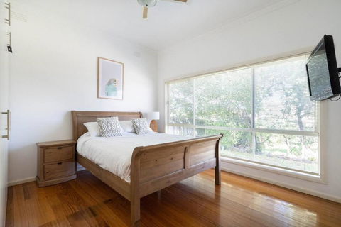 Rosebud Reset - A Beachside Group Getaway - Accommodation Newcastle 2