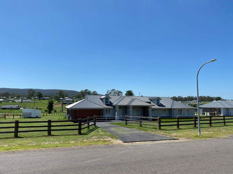Rosehill Vines - Accommodation Newcastle 2