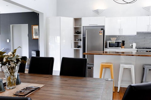 Rosella - Accommodation Newcastle 2