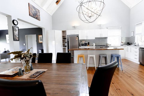 Rosella - Accommodation Newcastle 1