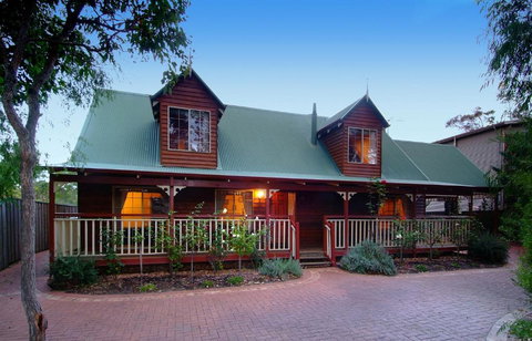 Rosewood Cottage - Accommodation Newcastle 1
