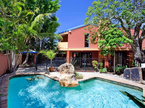 Ross Cres Spacious Private Beach House - Accommodation Newcastle 0