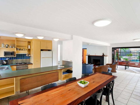 Ross Cres Spacious Private Beach House - Accommodation Newcastle 3