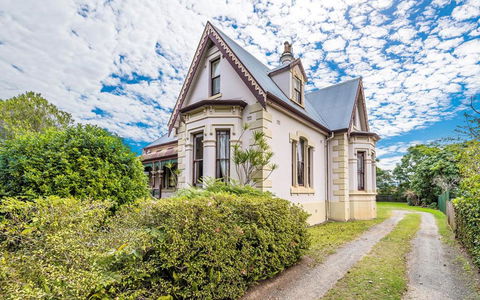 Rosslyn - Accommodation Newcastle 0