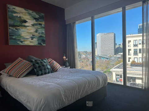 Royal Garden Residence - Accommodation Newcastle 0