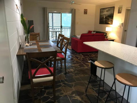 Royal Palm Cottage, Entire Two Bedroom 2 Bathroom House With Pool - Accommodation Newcastle 1