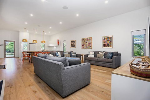 Russell Street Retreat - Accommodation Newcastle 0
