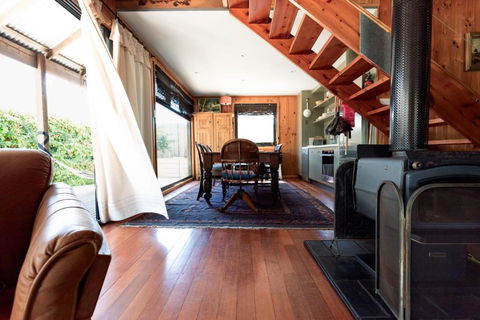 Rustic Barn By The Bay - Accommodation Newcastle 0