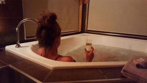 Rustic Hut Bush Retreat - Accommodation Newcastle 3