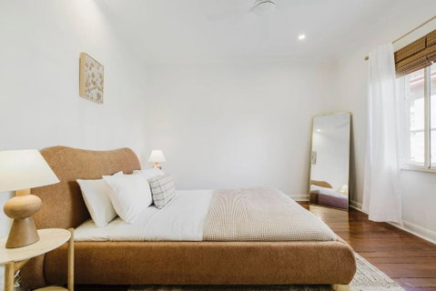 Salmon Calm - Trendy Velvet Allure By Albert Park - Accommodation Newcastle 0