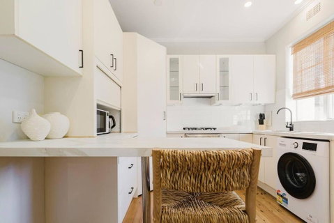 Salmon Calm - Trendy Velvet Allure By Albert Park - Accommodation Newcastle 1