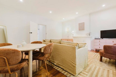 Salmon Calm - Trendy Velvet Allure By Albert Park - Accommodation Newcastle 3