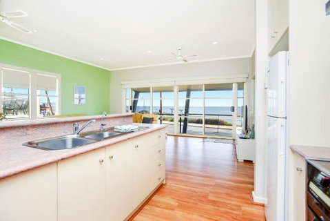 Salt - Aldinga Beach - C21 SouthCoast Holidays - Accommodation Newcastle 3