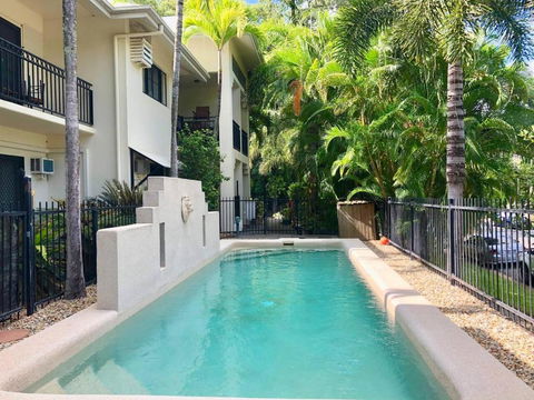 Salt & Sand - Tropical Oasis Footsteps To Beach - Accommodation Newcastle 0