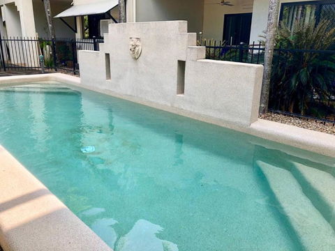 Salt & Sand - Tropical Oasis Footsteps To Beach - Accommodation Newcastle 2