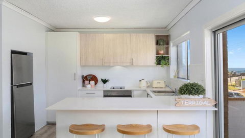 Salt Life Short Walk To Beach, Shops Cafes Accom Holidays - Accommodation Newcastle 1
