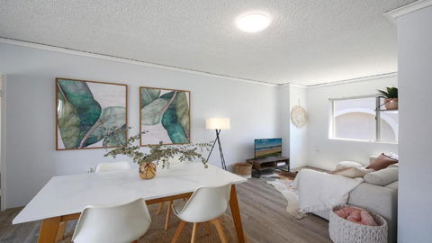 Salt Life Short Walk To Beach, Shops Cafes Accom Holidays - Accommodation Newcastle 3