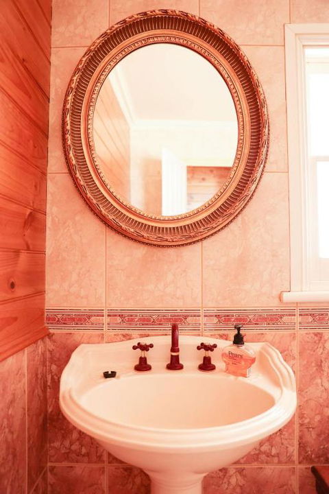 SaltBush Cottage - Accommodation Newcastle 2