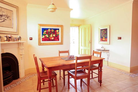SaltBush Cottage - Accommodation Newcastle 3