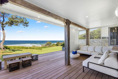Saltwater Beach House - Accommodation Newcastle 2