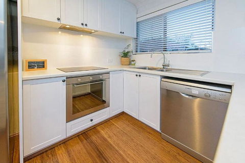 Salty - Accommodation Newcastle 3