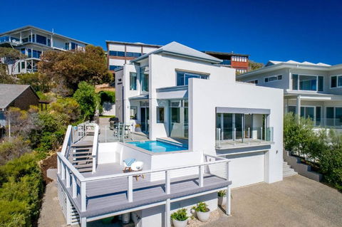 Salty Kiss I Private Properties - Accommodation Newcastle 1