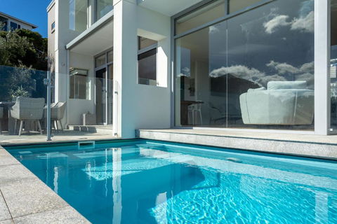Salty Kiss I Private Properties - Accommodation Newcastle 3