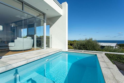 Salty Kiss I Private Properties - Accommodation Newcastle 2