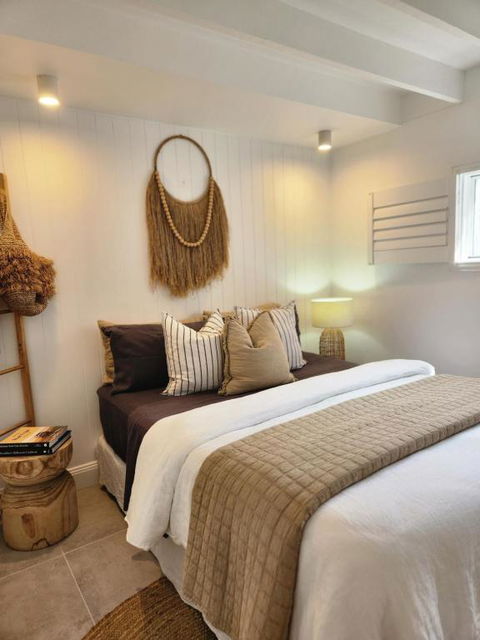 SALTY PALMS -Seaside Studio Apartment - Accommodation Newcastle 1