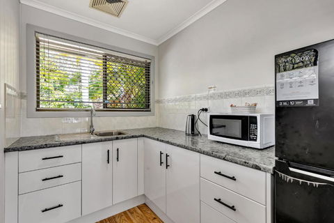 Sanctuary Lakes Fauna Retreat - Accommodation Newcastle 2