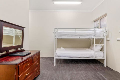 Sanctuary Resort Motor Inn - Accommodation Newcastle 2