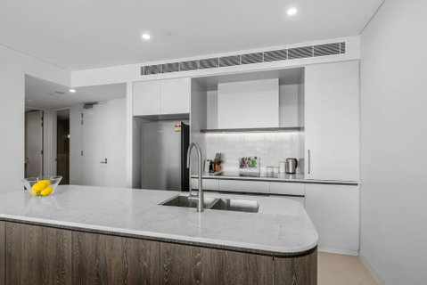Sailview Escape - A Tranquil Marina Hideaway - Accommodation Newcastle 2
