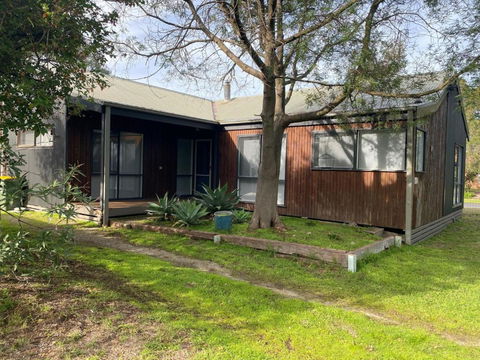Sanders Beach House - Accommodation Newcastle 0