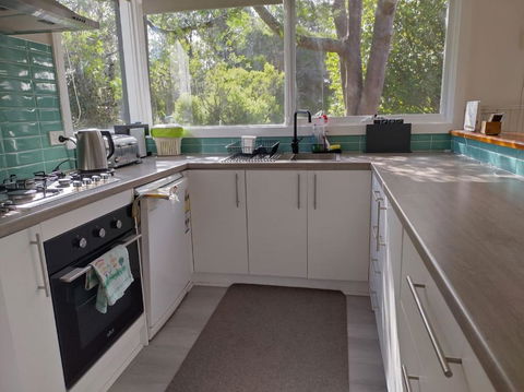 Sanders Beach House - Accommodation Newcastle 2