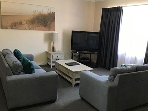 Sandcastles Holiday Apartments - Accommodation Newcastle 3