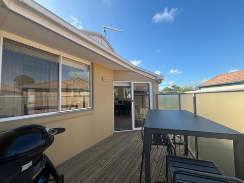 Sandpiper 10 - Close To Town And Beach - Accommodation Newcastle 3