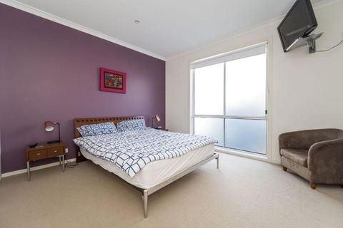 Sandpiper 5 - Close To Town And Beach - Accommodation Newcastle 2