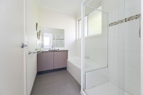 Sandpiper 5 - Close To Town And Beach - Accommodation Newcastle 3