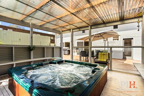 Sandy Bay Getaway W Spa 4 Bdr - Accommodation Newcastle 0