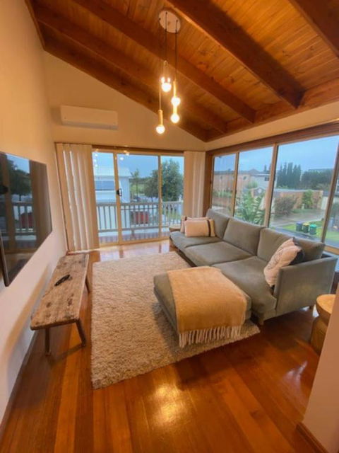 Sandy Bliss Walk To The Beach - Accommodation Newcastle 3