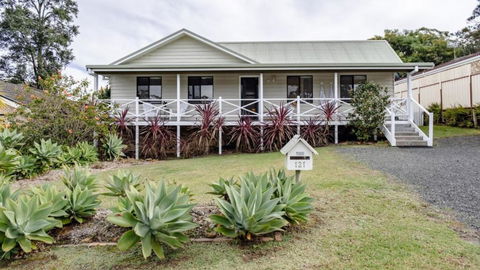 Sandy Cottage - Accommodation Newcastle 0